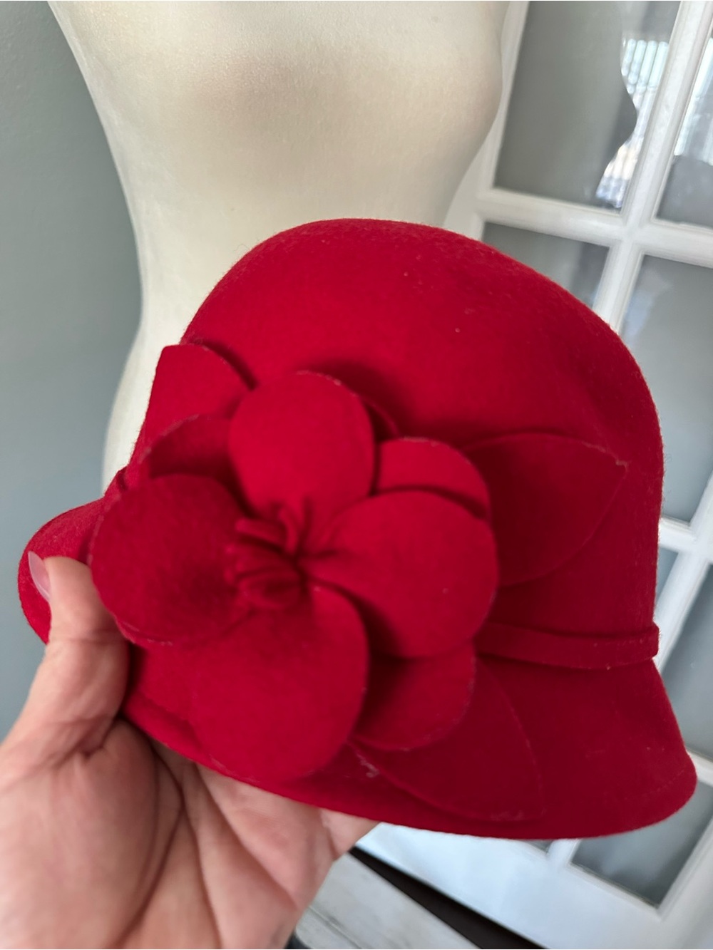 Classic Red Felt Flower Cloche Hat - Women Accessories